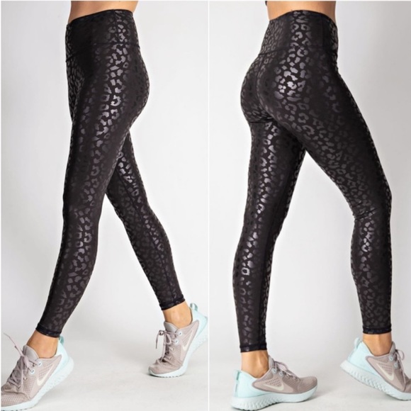 LAST THREE • EMBOSSED LEOPARD PRINT BLACK YOGA LEGGING - Picture 4 of 4
